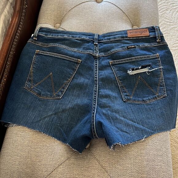NWT Wrangler Cut-off Jean Shorts Distressed - Picture 5 of 11